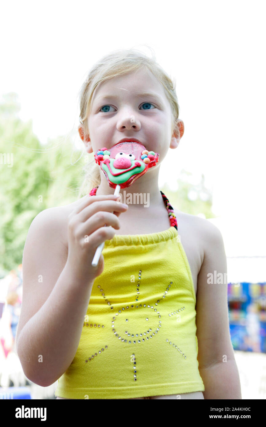 Mädchen mit lollipop Stockfoto