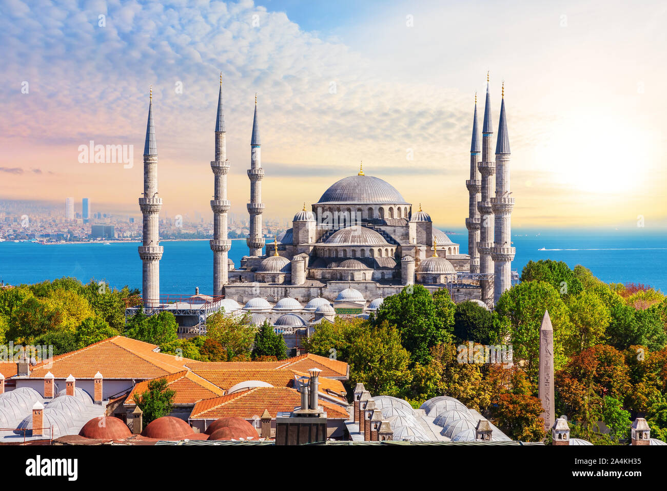 Sultan Ahmet Moschee in Istanbul, helle Sommer Blick Stockfoto