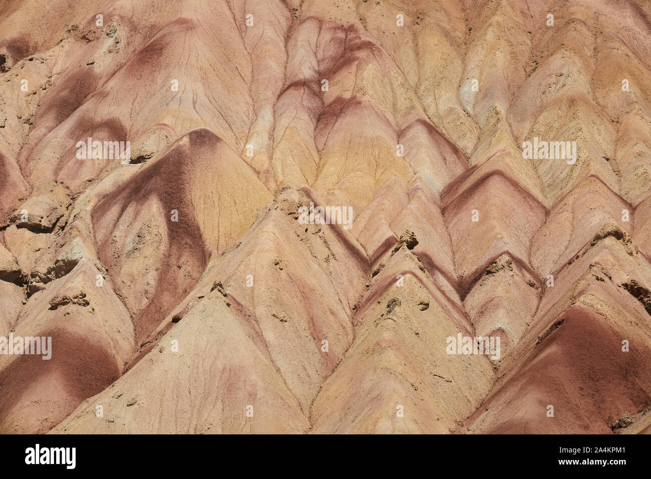 In Tabriz, Iran. 30 Mai, 2017. Farbigen Felsen entlang der Straße auf dem Weg zur Iranischen Stadt Täbris im Nordwesten des Landes, aufgenommen am 30.05.2017. | Verwendung der weltweiten Kredit: dpa/Alamy leben Nachrichten Stockfoto