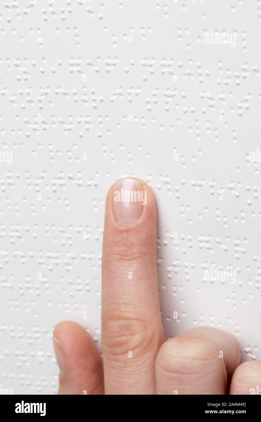 Blinde Person lesen Braille Stockfoto