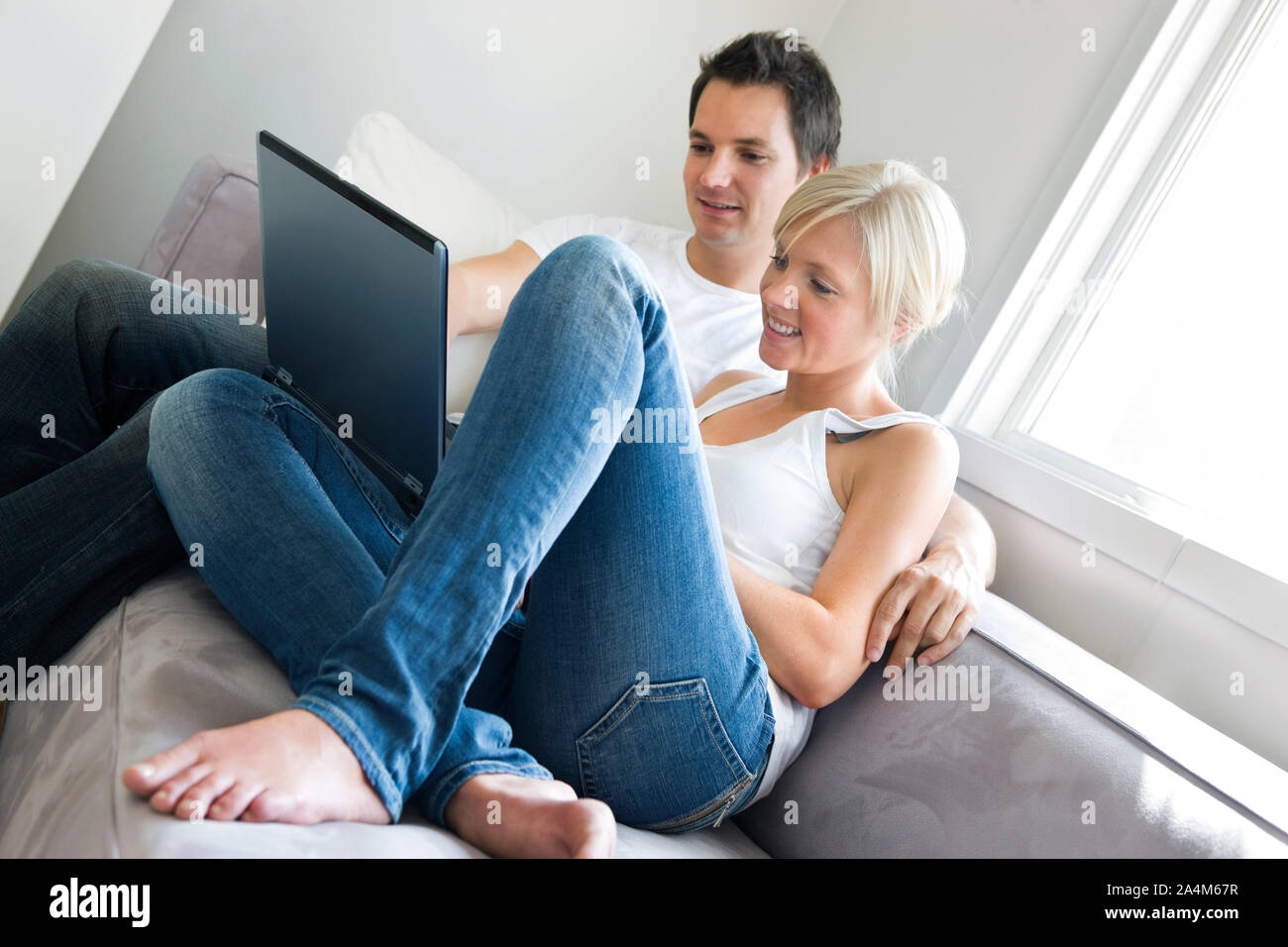 Junger Mann und Frau - Internet Stockfoto