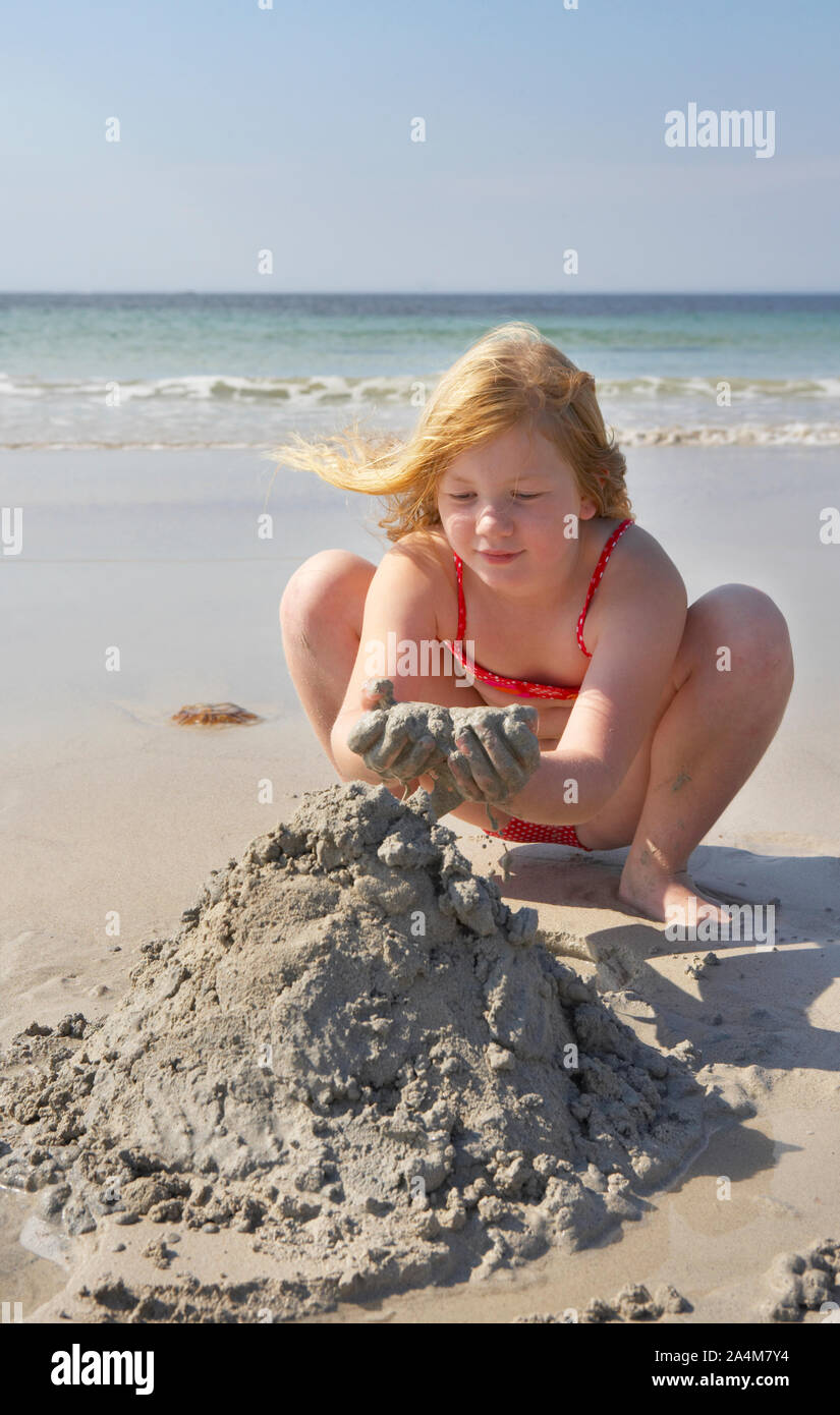 Mädchen, Sandcastle in Norwegen Stockfoto