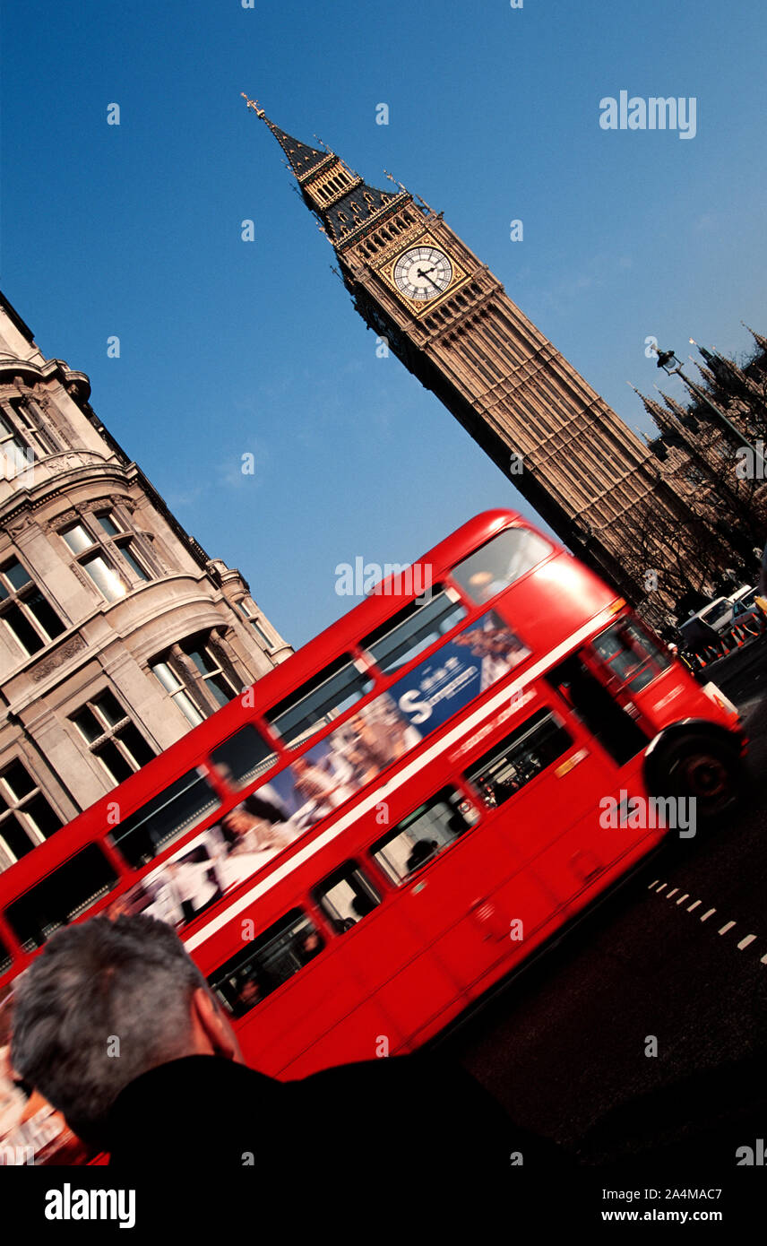 Eine rote Doppeldecker, Big Ben in London. Stockfoto