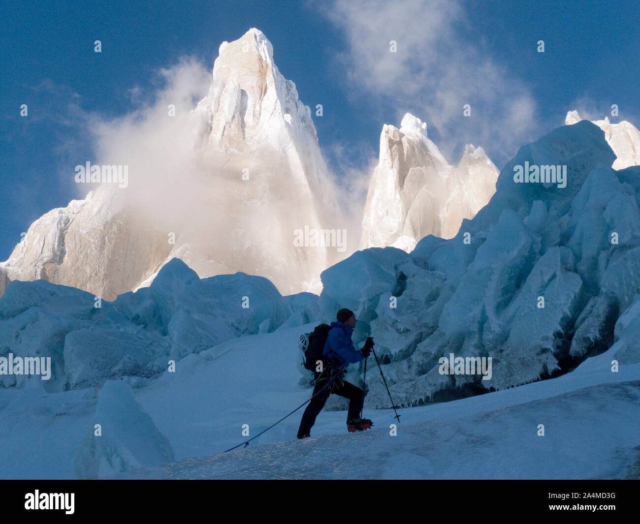 Patagonien, Argentinien. Nach rechts: Cerro Torre, Torre Egger, Cerro Stanhardt Punta Herron und Links. Stockfoto