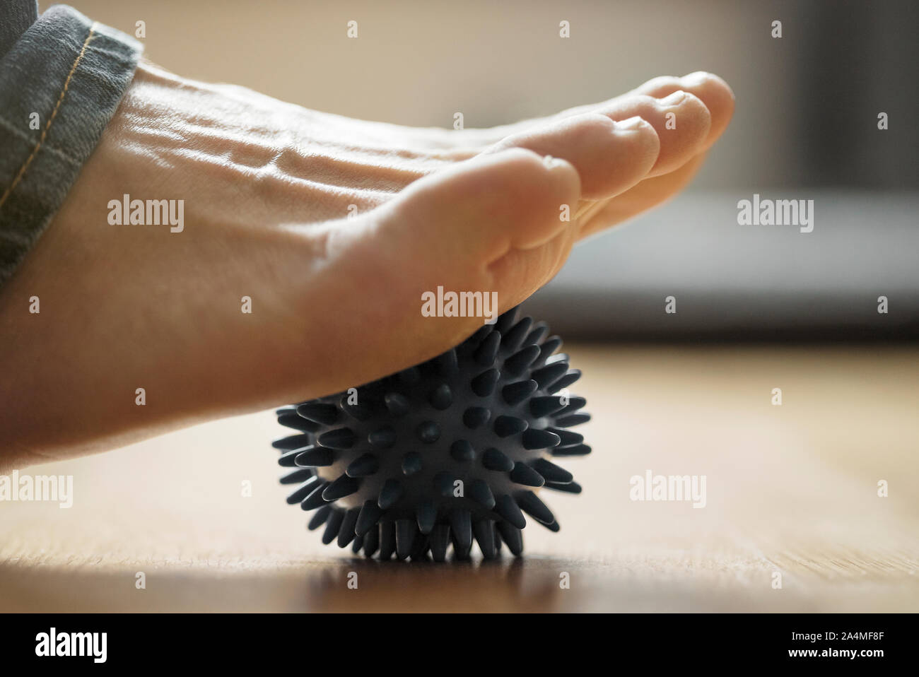 Fuß mit massage ball Stockfoto