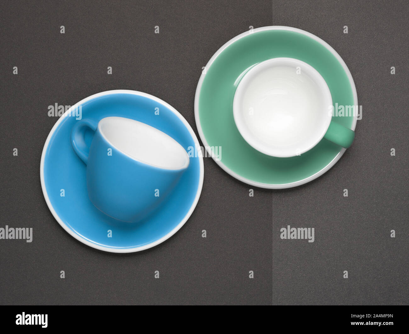Cups auf grauem Hintergrund Stockfoto