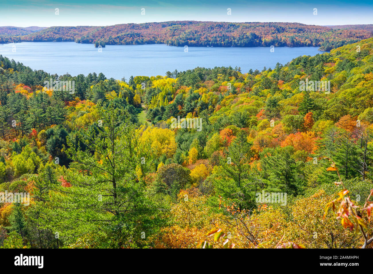 Die Stadt von Dorset in Ontario, Kanada, im Herbst oder im Herbst Jahreszeit mit bunten Ansichten und viele Touristen, die in der Fire Tower und Look-out-Hügel. Stockfoto