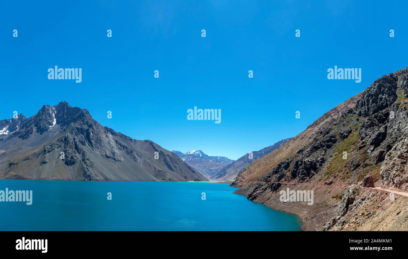 Chile, Anden. Der Stausee el Jao (El Jao Dam), Anden, Santiago Metropolitan Region, Chile, Südamerika Stockfoto