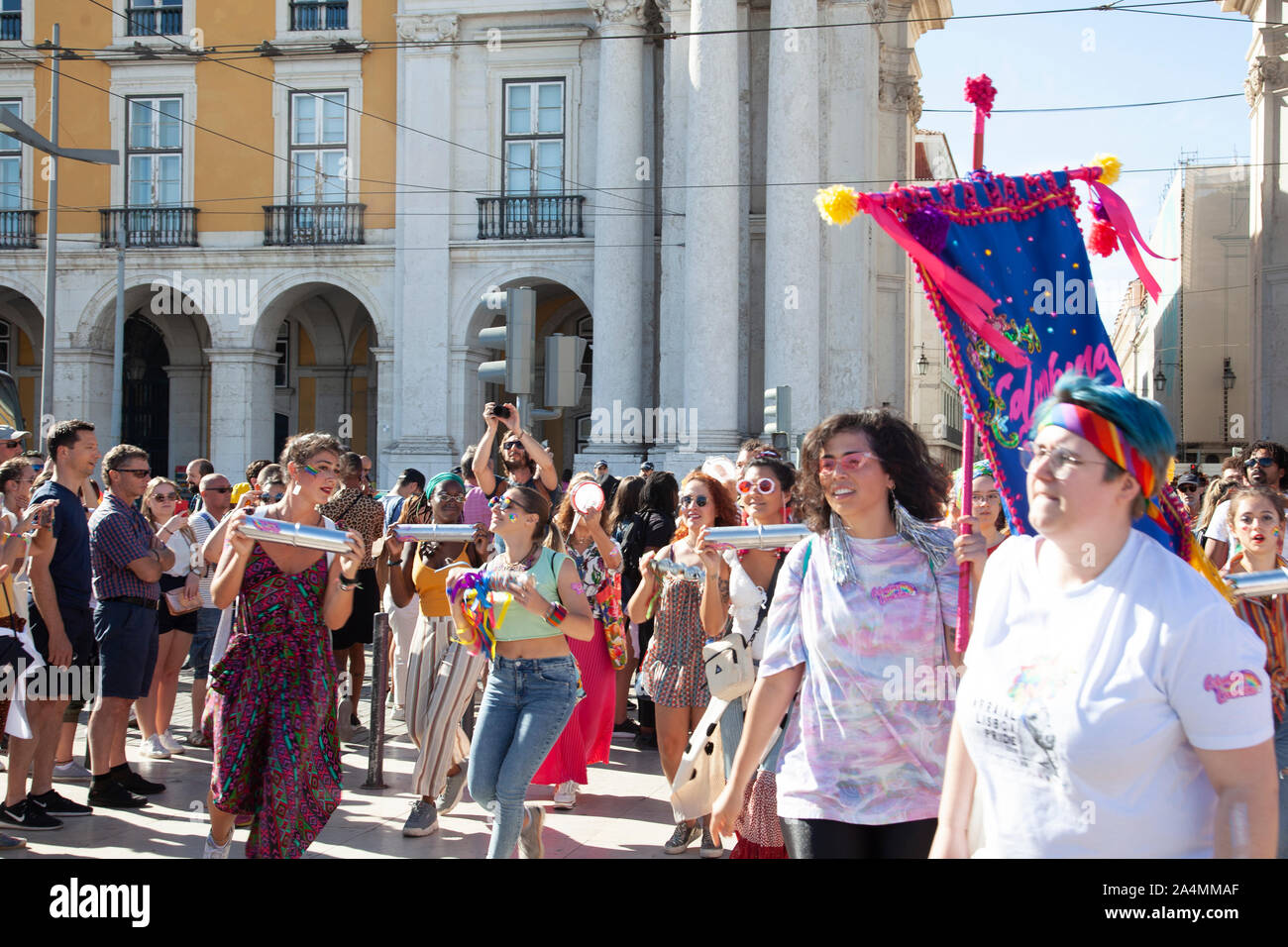 Gay Pride durch Praça do Comércio in Lissabon, Portugal Stockfoto
