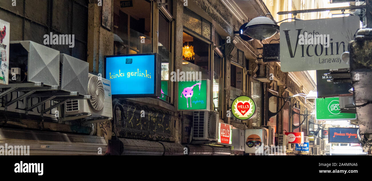 Fußgängerzone Gasse von Boutiquen, Bars, Cafes, Restaurants und Bistros in Mitte Place Melbourne Victoria Australien Stockfoto