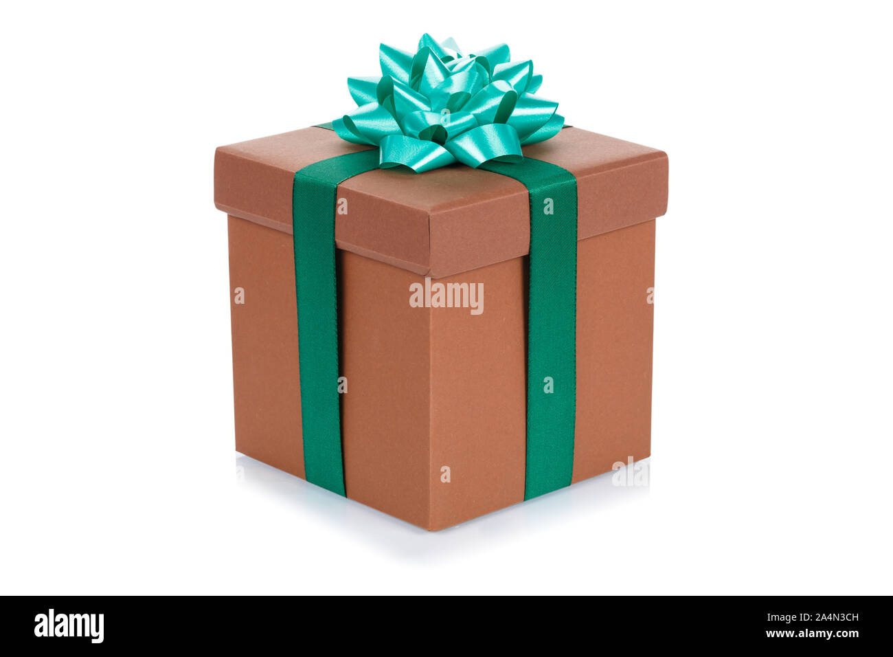 Geburtstag Geschenk Weihnachtsgeschenk brown box auf weißem Hintergrund Stockfoto