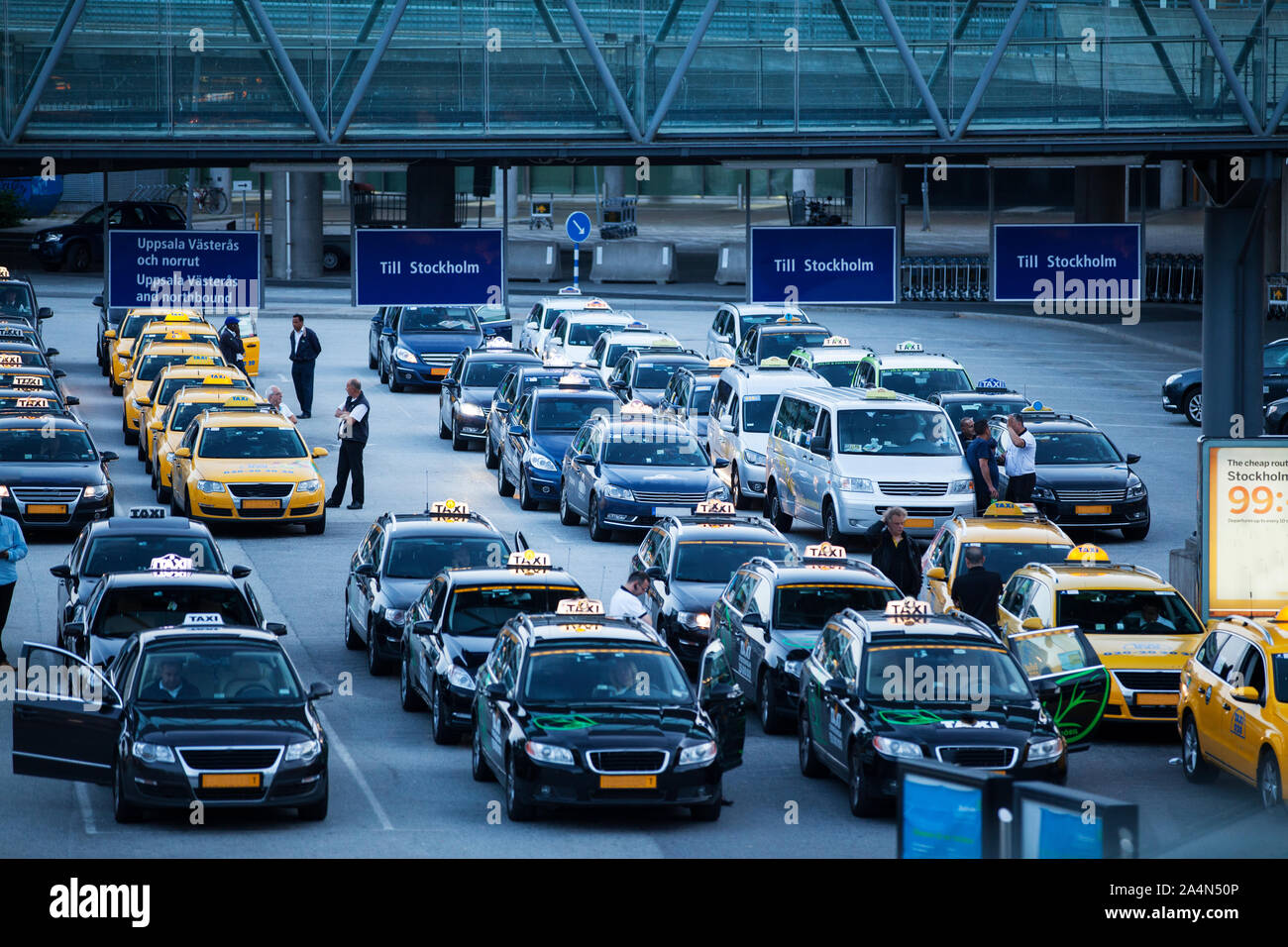 Taxis am Flughafen Stockfoto