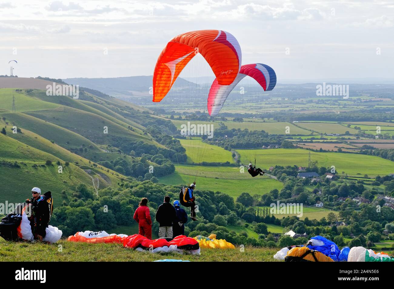 Hängegleiter fliegen von Devils Dyke Brighton Sussex England Großbritannien Stockfoto