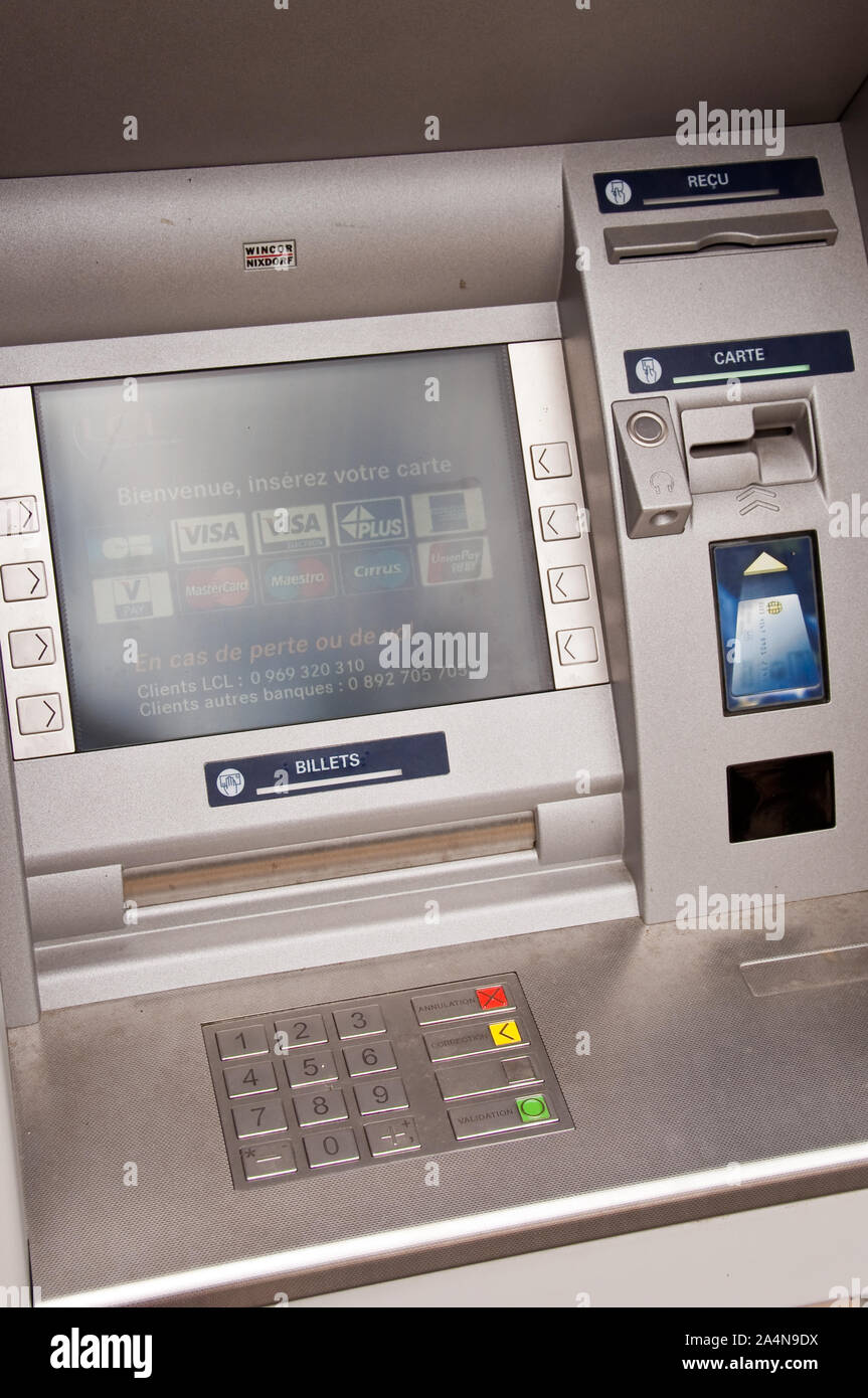 Nahaufnahme eines französischen ATM Geldautomaten Maschine Stockfoto