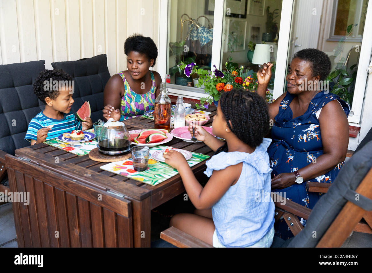 Familie Mahlzeit zusammen mit Stockfoto