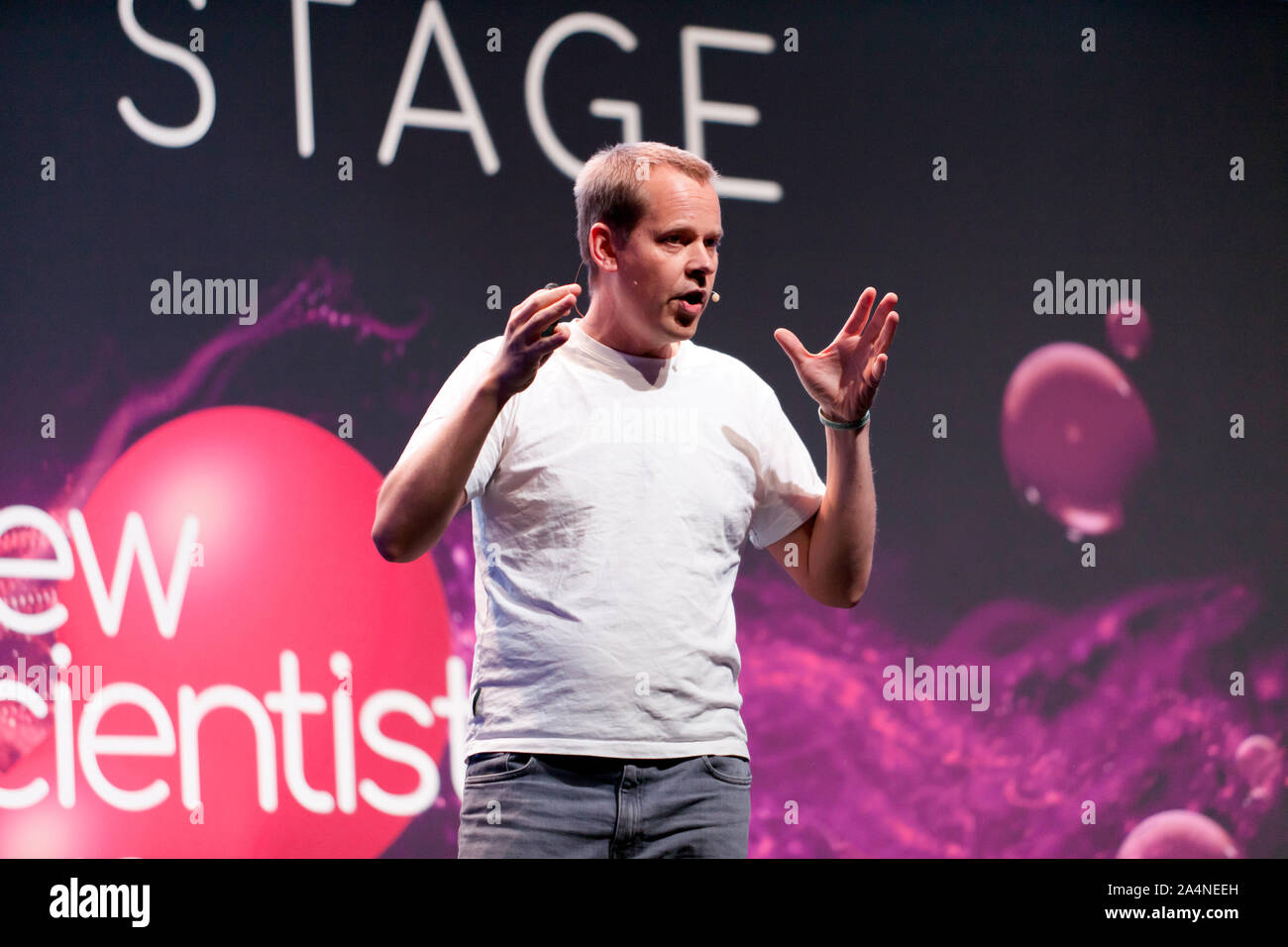 Ola Rosling, Präsident und Mitbegründer der Gapminder Stiftung, sprechen über Factfulness und warum die Welt ist besser, als Sie denken, auf der großen Bühne im New Scientist Live 2019 Stockfoto