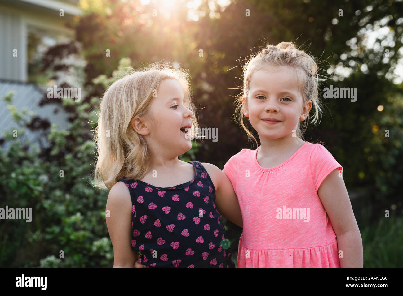 Zwei kleine Mädchen Stockfoto