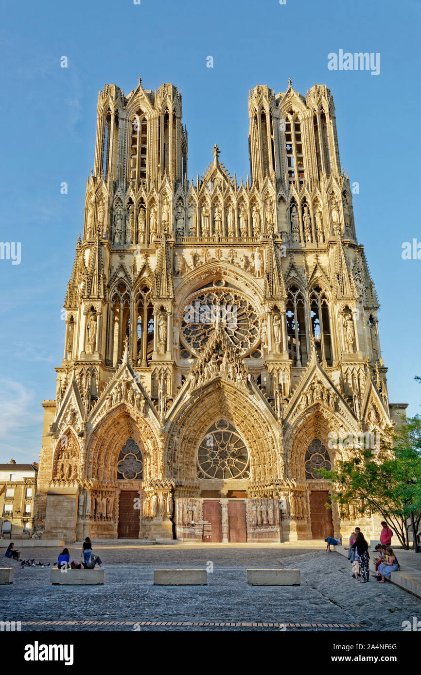 Kathedrale von Reims im Département Pyrénées-Orientales, in der Grand Est Region in Frankreich. Stockfoto