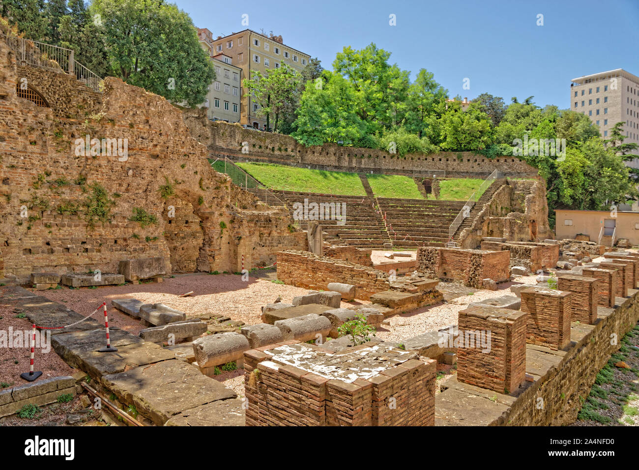 Teatro Romano, dem 1. Jahrhundert römische Amphitheater in Triest, Italien. Stockfoto