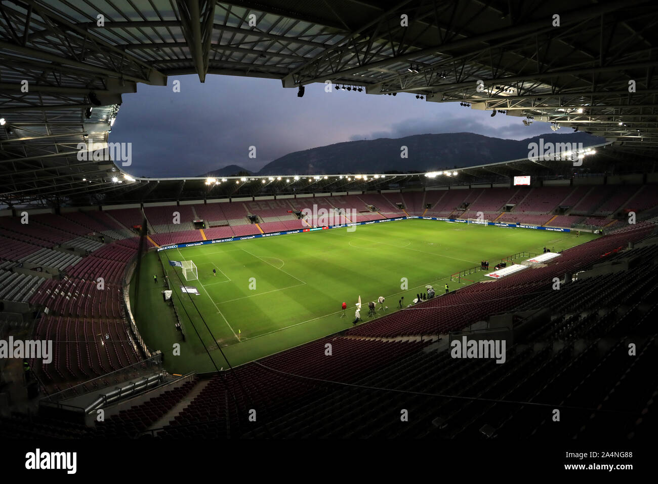 Eine allgemeine Sicht auf das Spielfeld vor der Schweiz v Republik Irland, UEFA Euro 2020 Qualifying Match im Stade de Geneve, Genf. Stockfoto