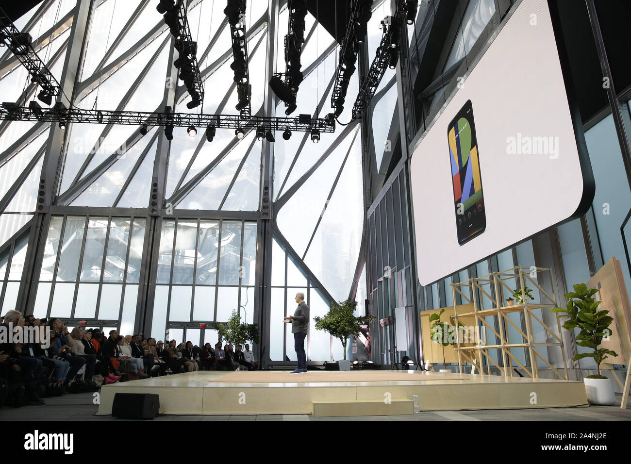 New York, Vereinigte Staaten. 15 Okt, 2019. Th neue Pixel 4 Telefon ist an der von Google 19 Google Product Launch Event am Dienstag, Oktober 15, 2019 in New York City angezeigt. Foto von John angelillo/UPI Quelle: UPI/Alamy leben Nachrichten Stockfoto