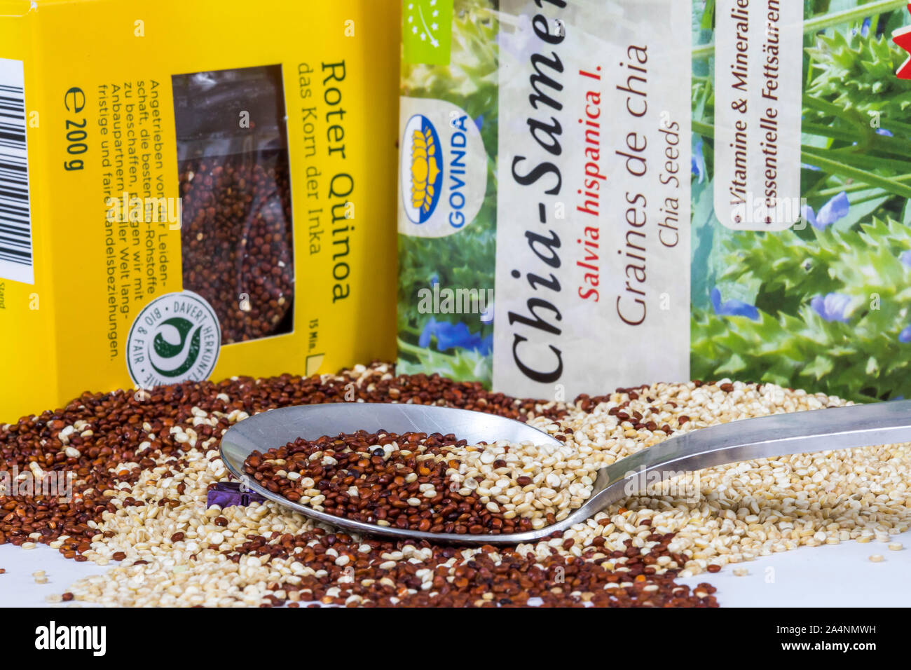 Verschiedene Superfood Produkte, Chia Samenkorn-körner, Quinoa Körner, Acai Berry Pulver, Stockfoto
