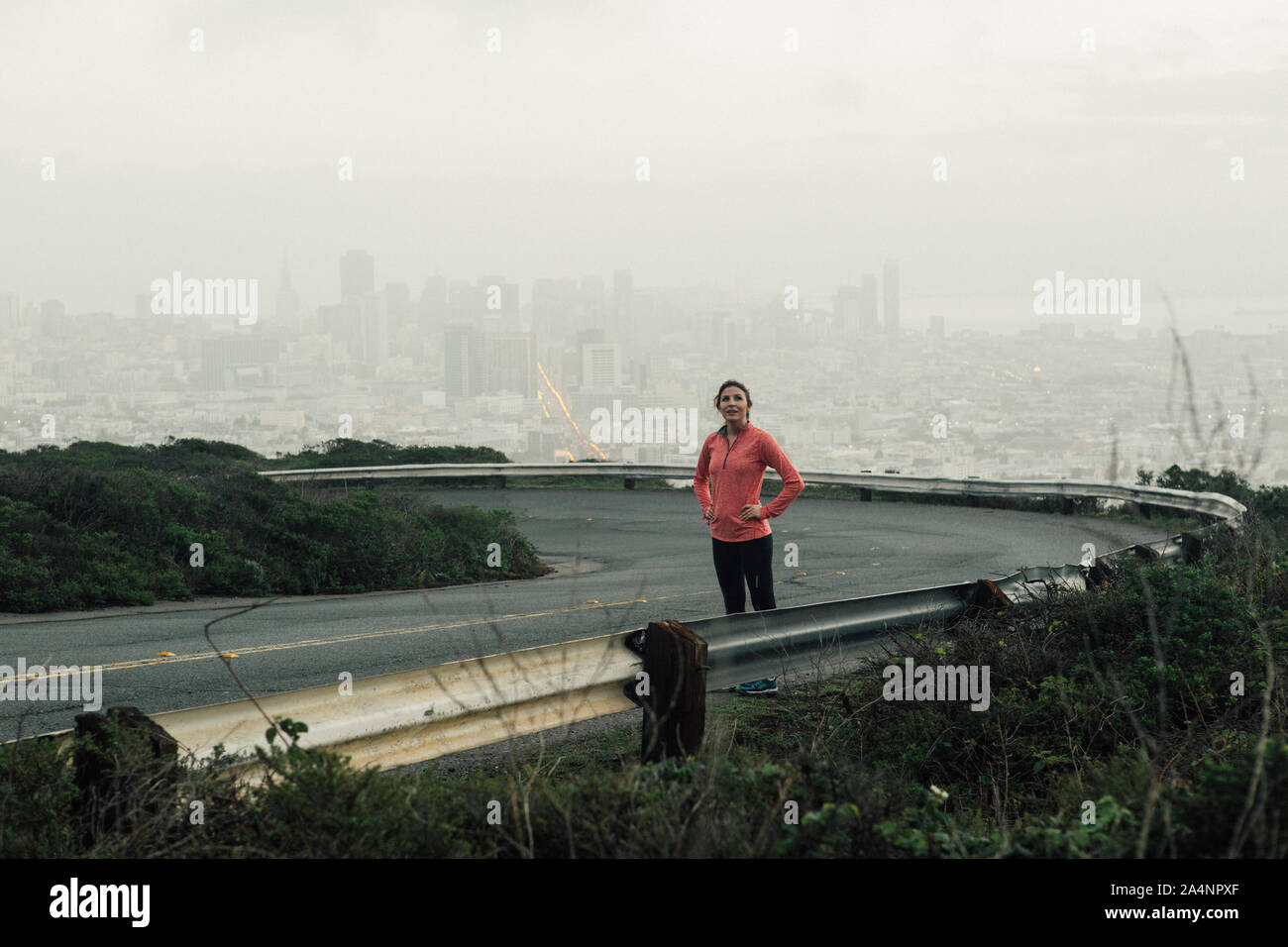 Runner auf der Spitze der Twin Peaks Stockfoto