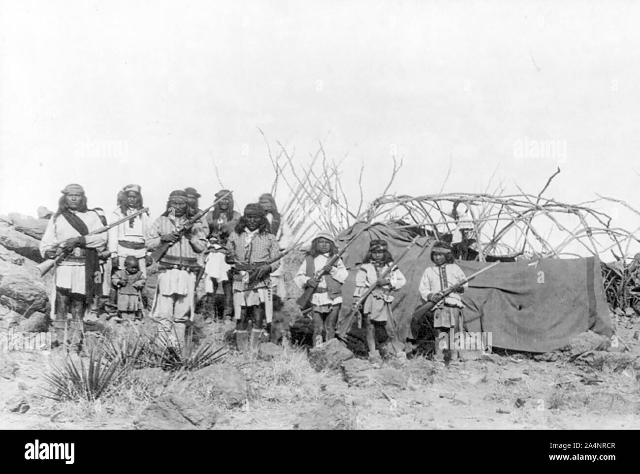 APACHE KRIEGE Kämpfer von Geronimo am Lager vom 27. März 1883 kurz vor der Hingabe an General George Crook Stockfoto