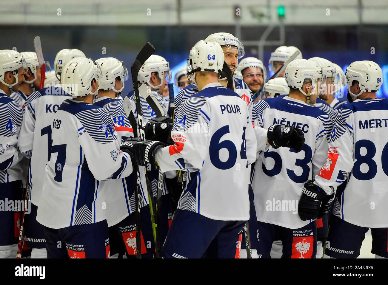 Pilsen, Tschechische Republik. 15 Okt, 2019. Pilsen Spieler feiern den Sieg im Eishockey Champions League Gruppe B: HC Skoda Plzen - EV Zug, in Pilsen, Tschechische Republik, 15. Oktober 2019. Credit: Miroslav Chaloupka/CTK Photo/Alamy leben Nachrichten Stockfoto