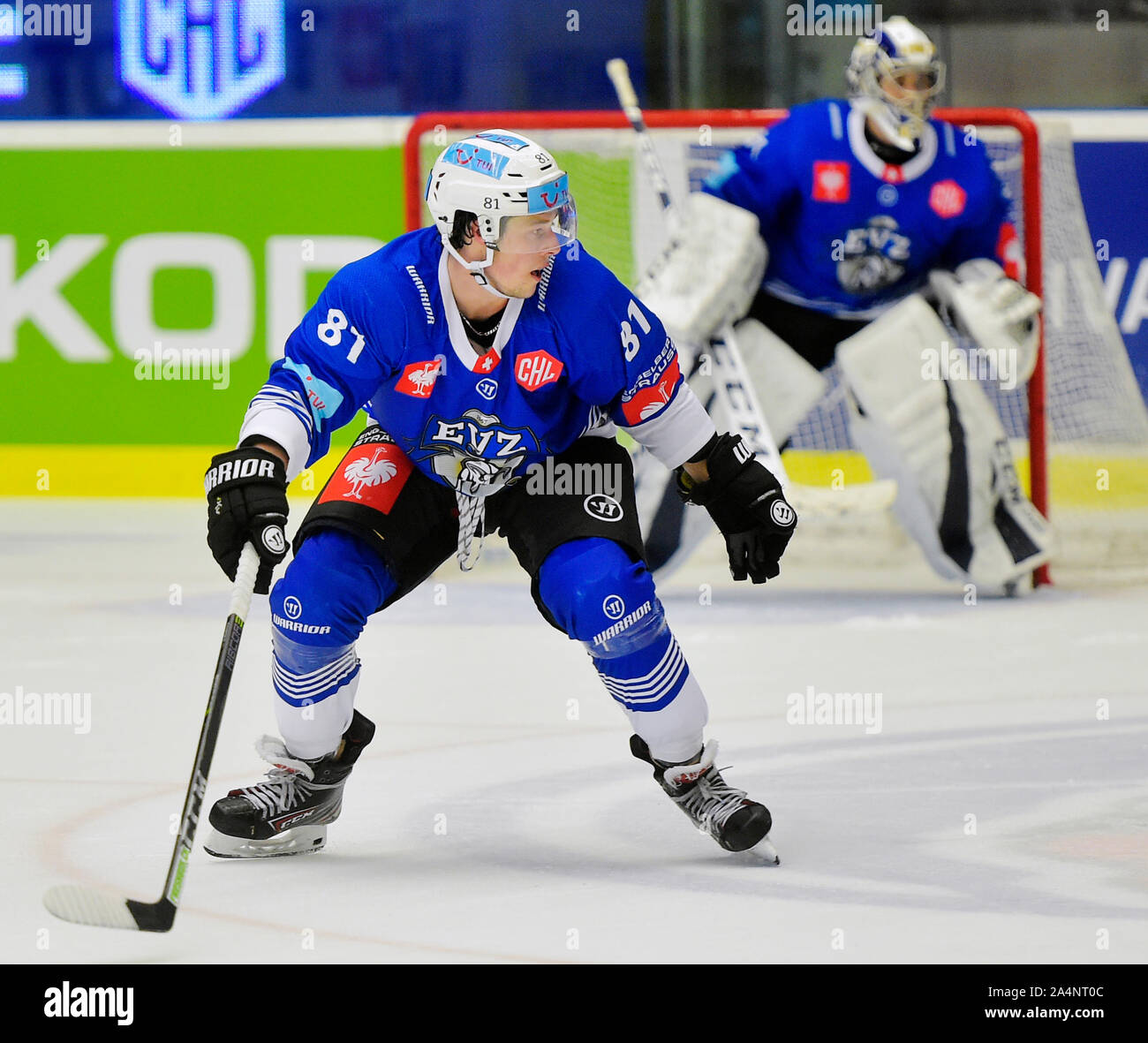 Pilsen, Tschechische Republik. 15 Okt, 2019. Verteidiger Dominik Volejnicek (Zug) in Aktion während der Eishockey Champions League Gruppe B: HC Skoda Plzen - EV Zug, in Pilsen, Tschechische Republik, 15. Oktober 2019. Credit: Miroslav Chaloupka/CTK Photo/Alamy leben Nachrichten Stockfoto