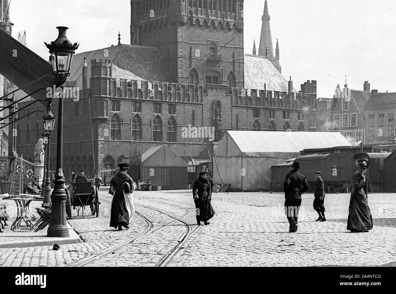 Brügge Belgien 1907 Glockenturm oder Glockenturm von Brügge, Grote Markt, Belgien Stockfoto