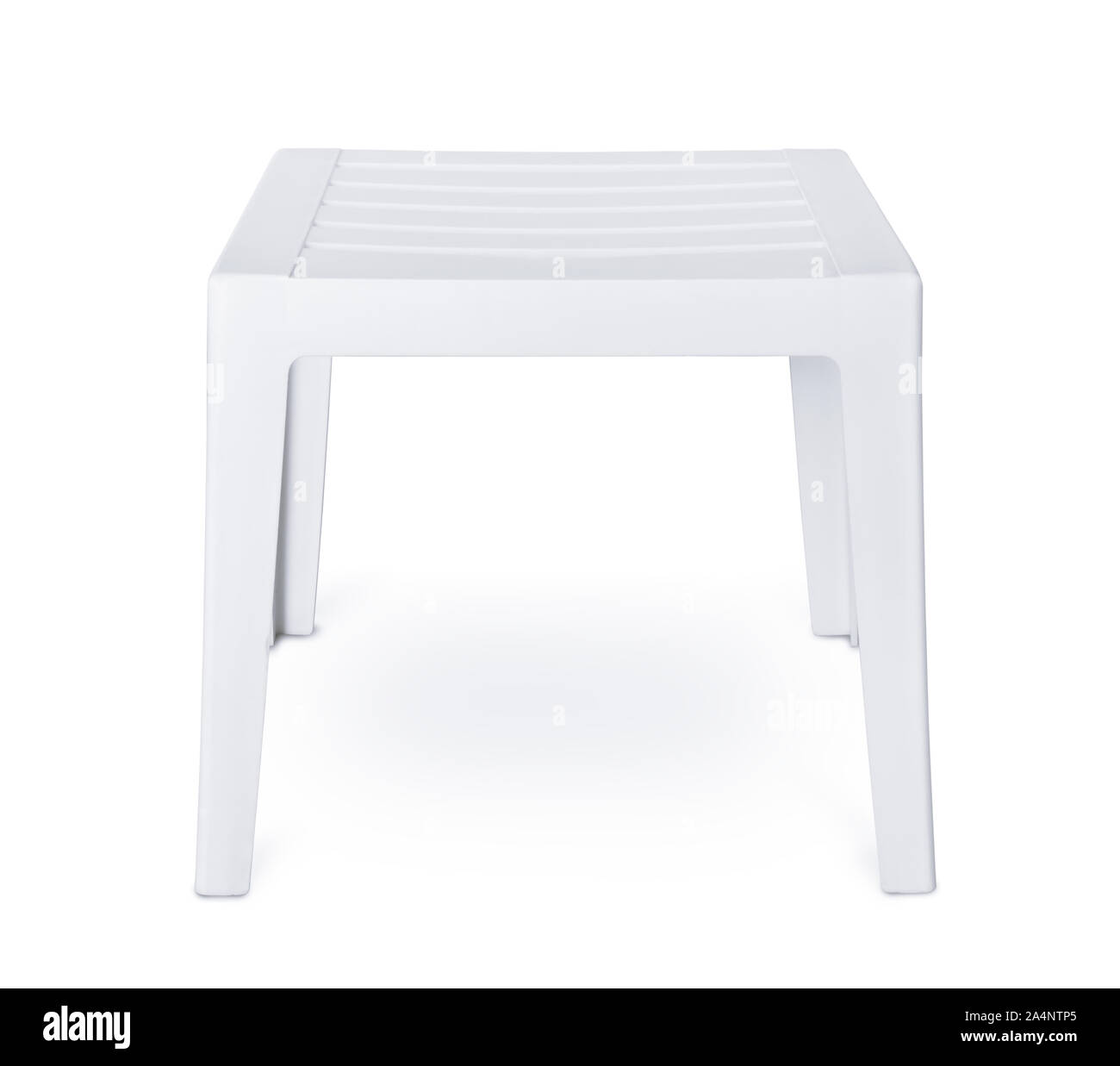 Vorderansicht aus weißem Kunststoff terrasse Beistelltisch isoliert auf weißem Stockfoto