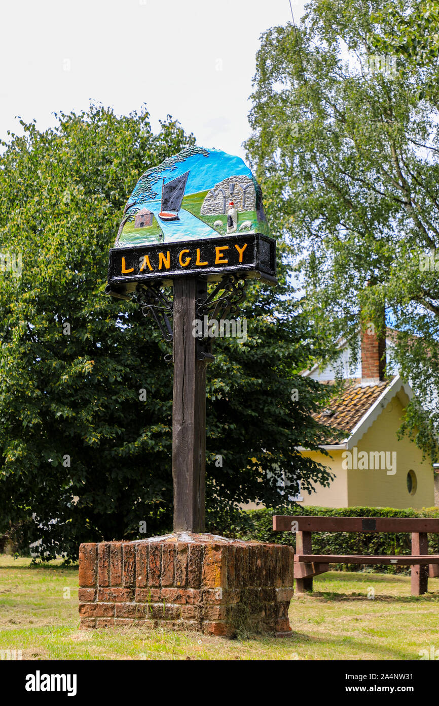 Ein Ortsschild für Langley, Norfolk, England, Großbritannien Stockfoto