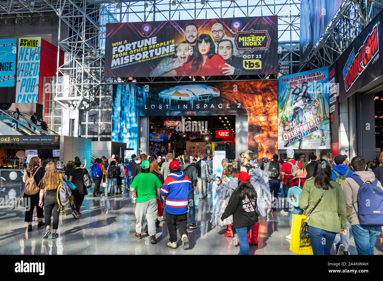 Besucher und Fans nehmen an der New York Comic Con Comic-, Film- und Übereinkommen. Stockfoto