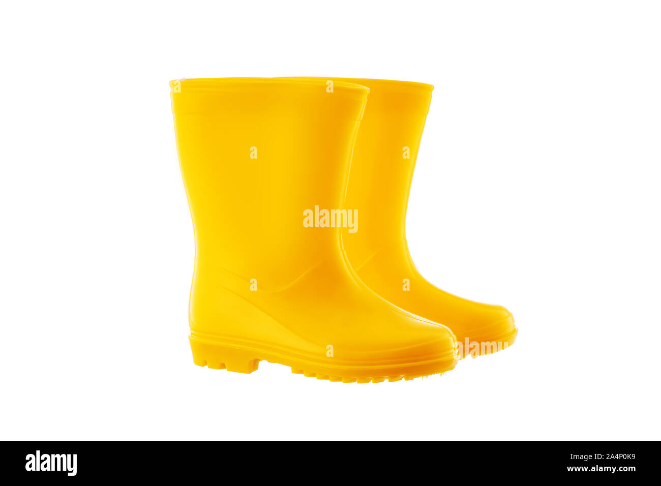Gelber Gummi regen Stiefel für Kinder auf weißem Hintergrund. Stockfoto