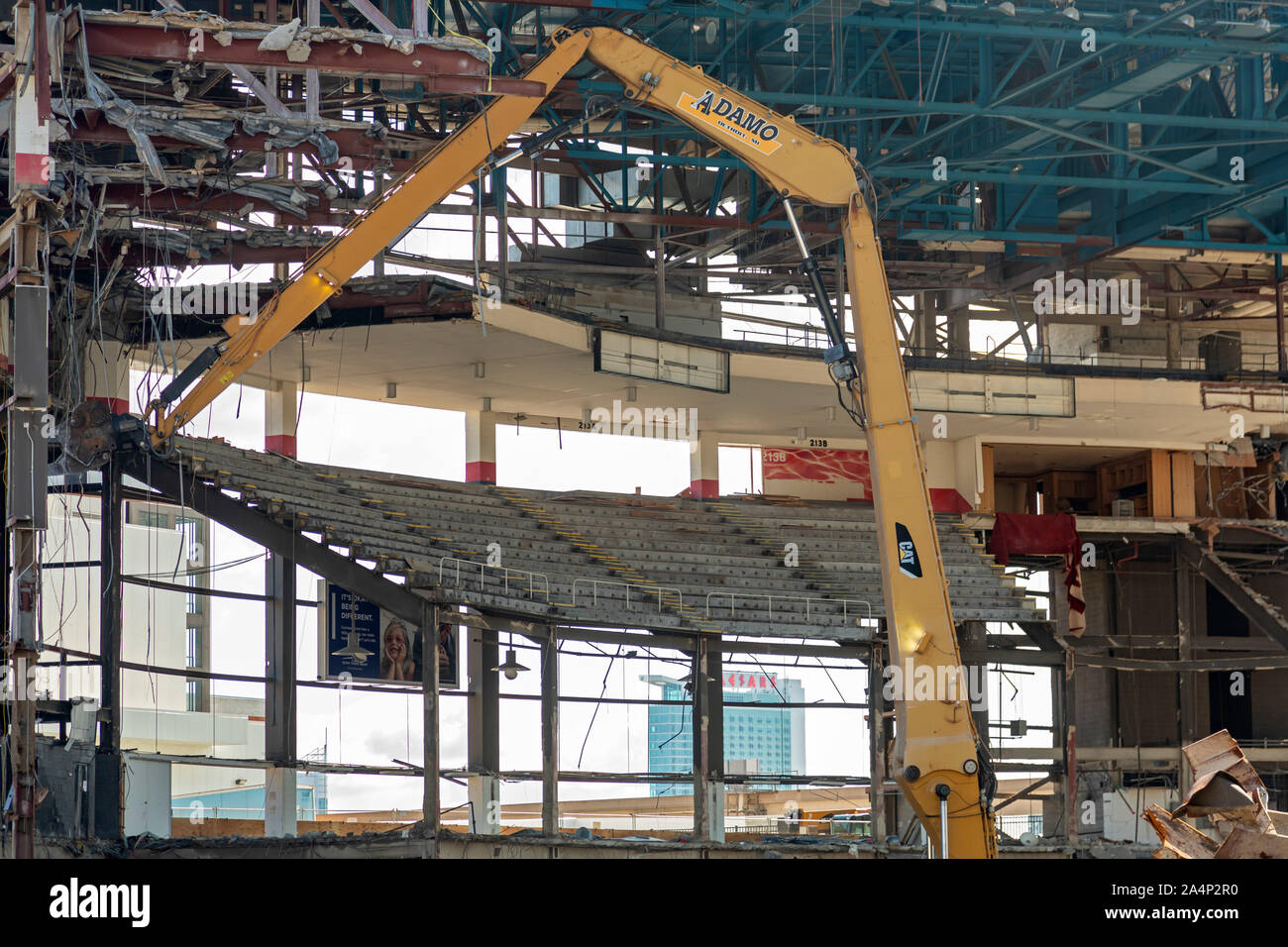 Detroit, Michigan - Abriss der Joe Louis Arena, dem ehemaligen Zuhause von den Detroit Red Wings in der National Hockey League von 1979 bis 2017. Die Stockfoto