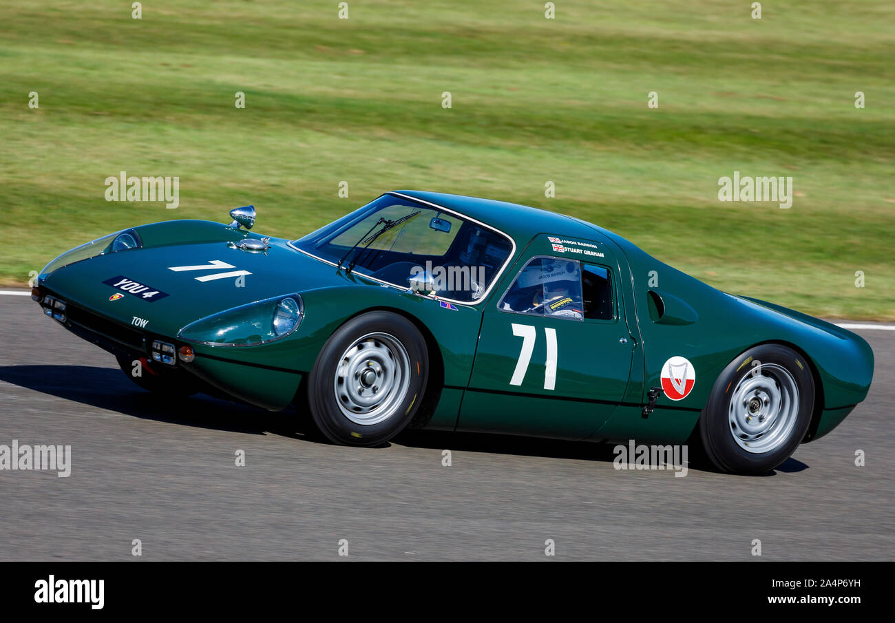 1964 Porsche 904 Carrera GTS mit Fahrer Stuart Graham während des RAC TT Feier Rennen auf dem 2019 Goodwood Revival, Sussex, UK. Stockfoto