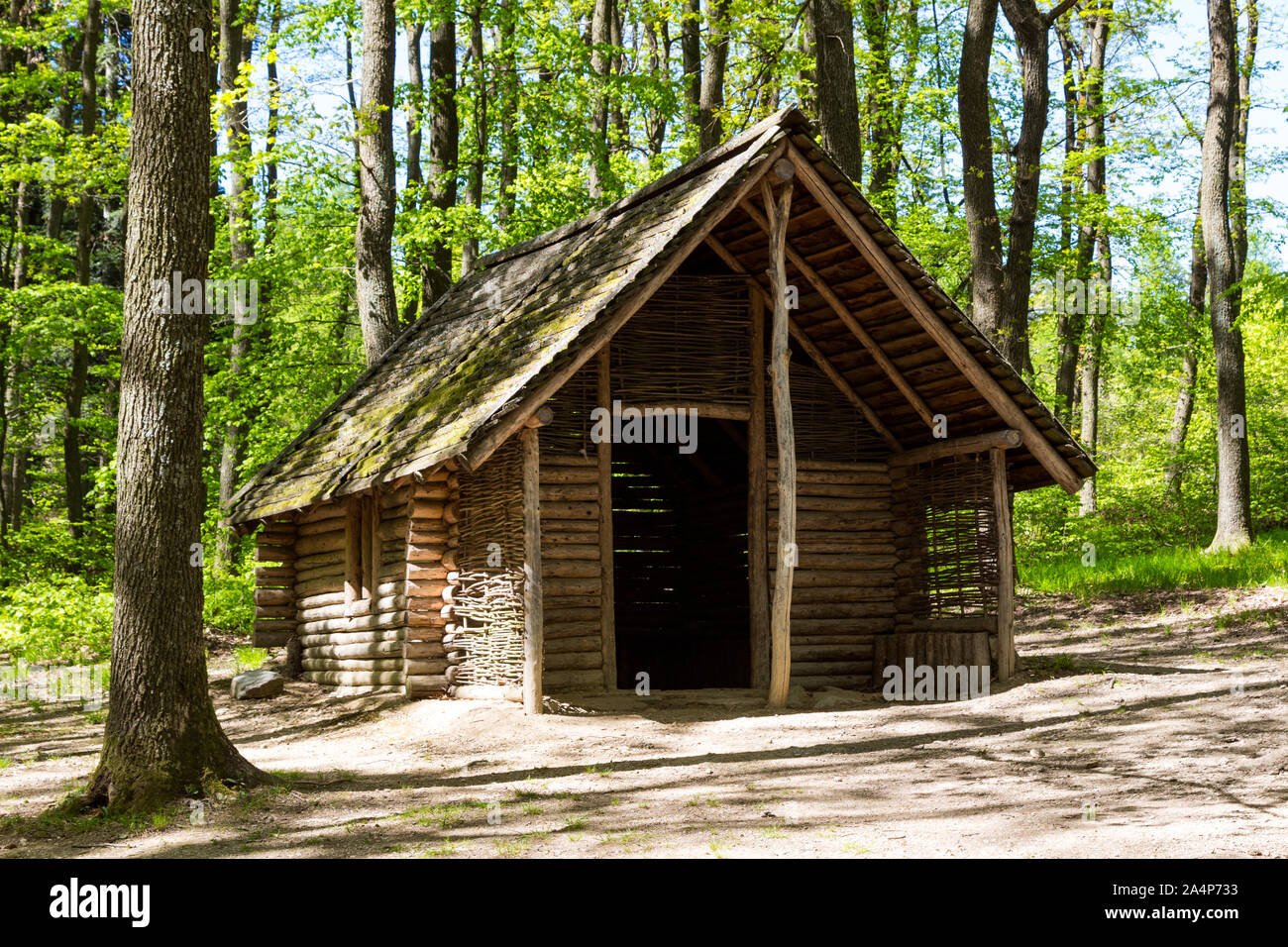 Rekonstruierten keltischen Eisenzeit pit-house bei Varhely, Soproni-hegyseg, Sopron, Ungarn Stockfoto