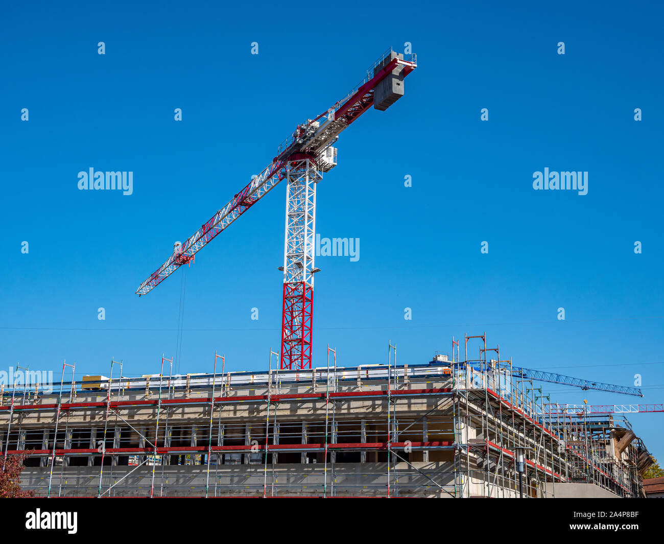 Baukran auf der Baustelle in der Stadt Stockfoto