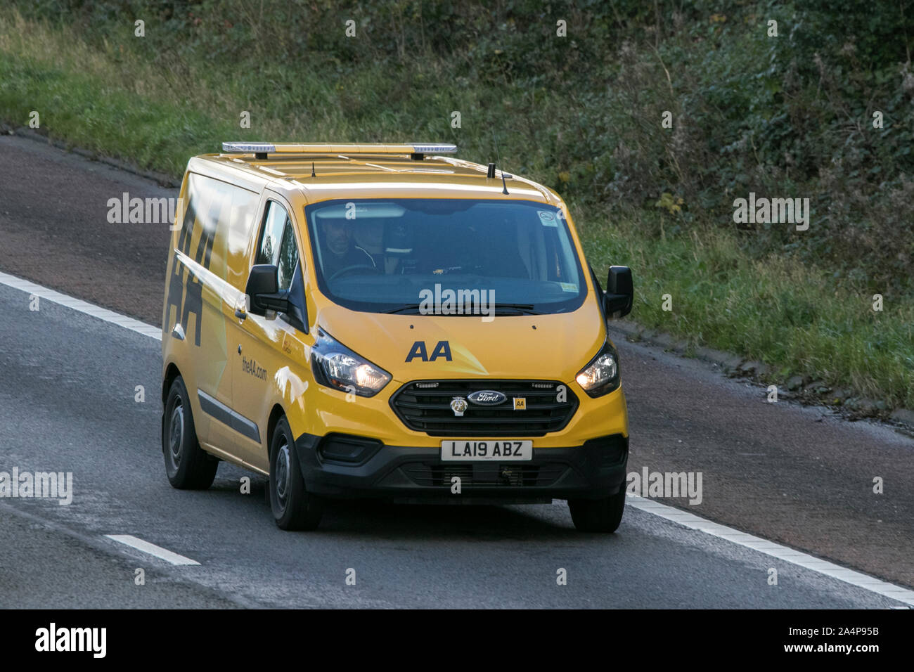 AA Pannenhilfe Fahrzeug Ford Transit auf der Autobahn M6 in der Nähe von Preston in Lancashire, Großbritannien Stockfoto