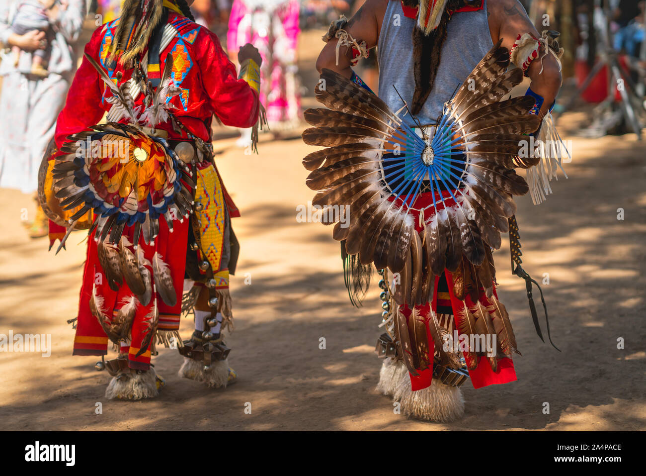 Powwow. Native American Schuhe und Details der Regalia hautnah. Chumasch Tag Powwow und Intertribal sammeln. Stockfoto