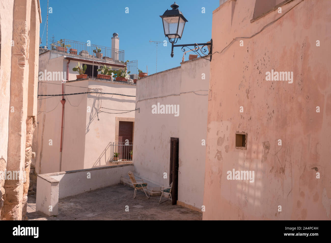 Otranto, Italien, 15. August 2019: Eine herrliche Aussicht auf die Altstadt von Otranto im Sommer Stockfoto