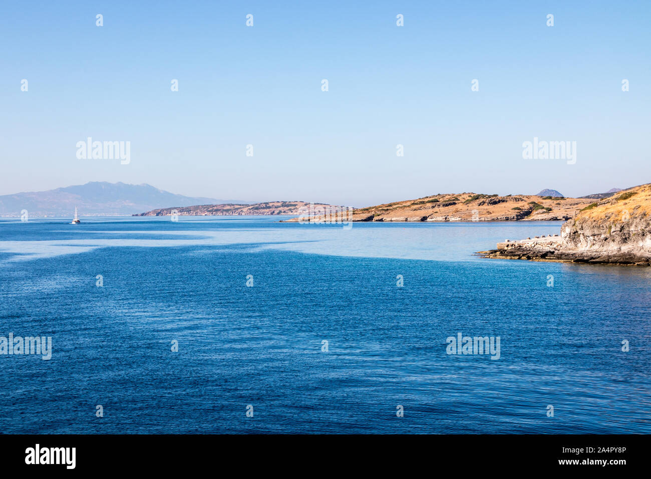 Die türkische Küste in der Nähe von Bodrum aus der Kos Fähre, Türkei Stockfoto