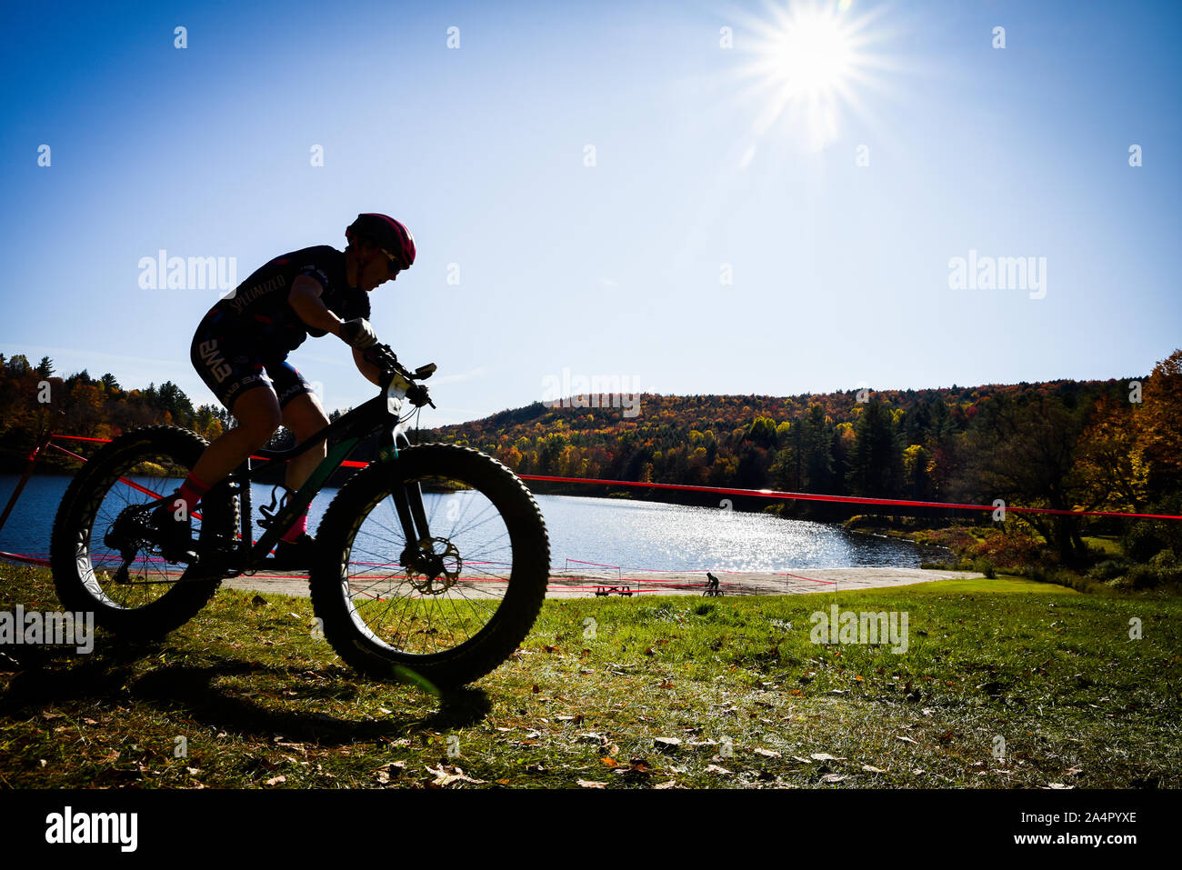 Radfahrer konkurrieren in Cyclo-cross Racing, Dam Wrightsville Cyclo-Cross, Middlesex, VT, USA. Stockfoto