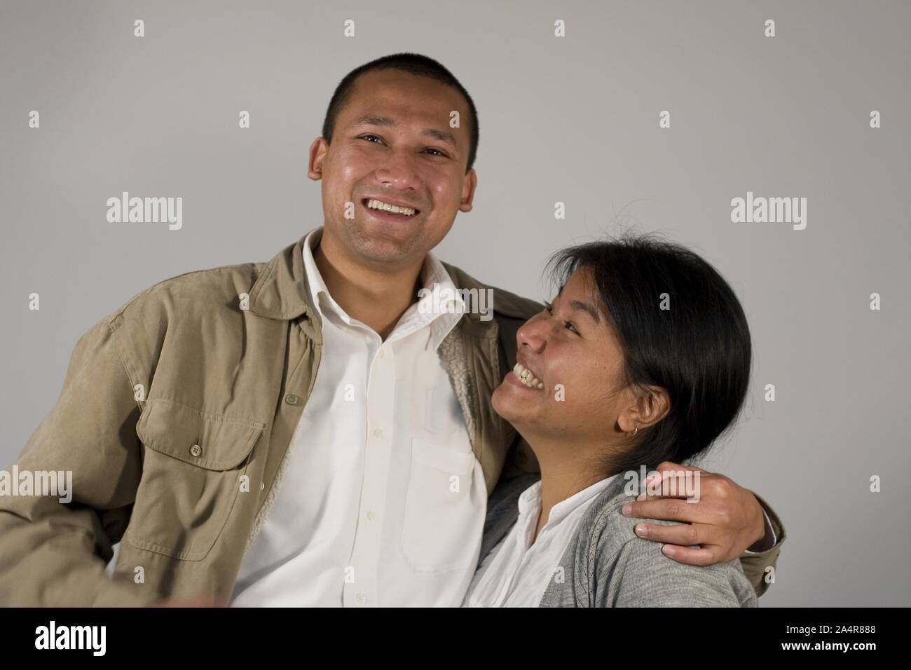 Modell Freigabe Nr.: 040. aradhana Gurung und Suman Shrestha sind zusammen für 2 Jahre gewesen und Plan in einem Jahr zu heiraten. Ihnen wird ein intercaste Ehe sein, dass langsam immer mehr gemeinsame in Nepali städtischen Einstellungen, dennoch stellt seine sozialen Herausforderungen. November 29, 2007, Kathmandu, Nepal. Stockfoto