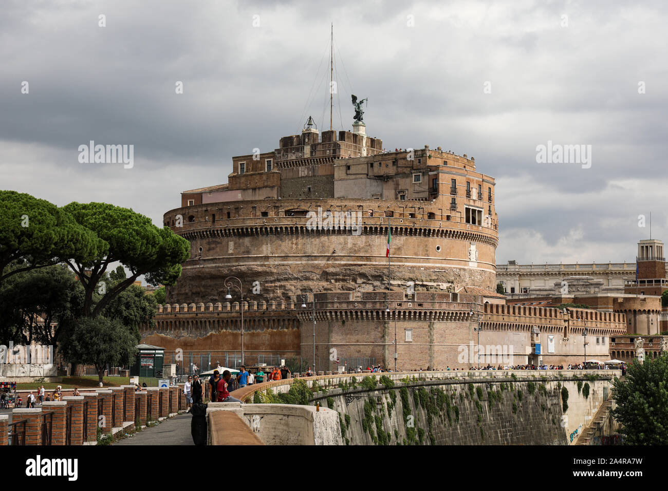 Das Mausoleum des Hadrian, In der Regel bekannt als Castel Sant'Angelo, am rechten Ufer des Tiber in Rom, Italien Stockfoto