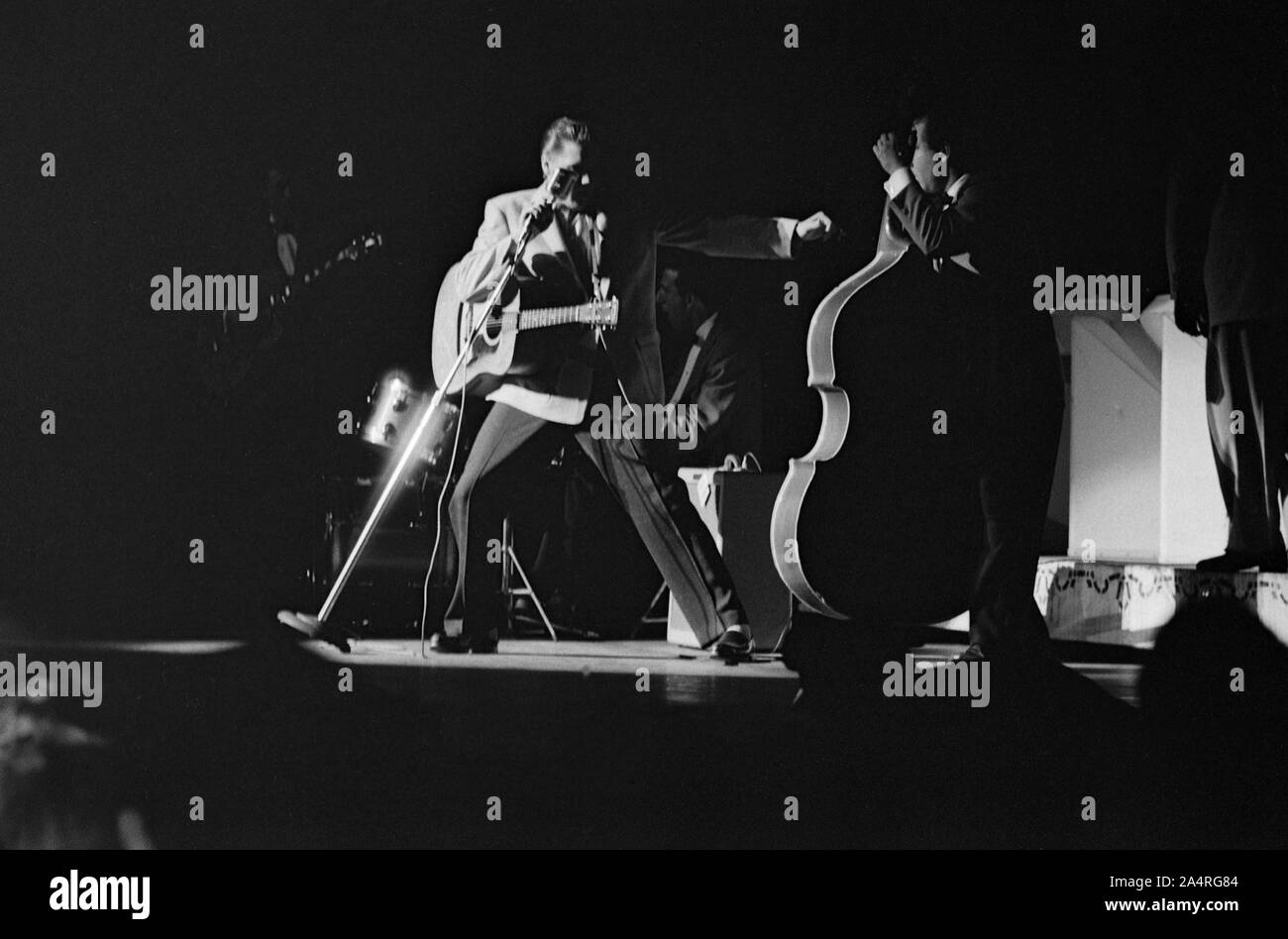 Elvis Presley in Concert im Fox Theater, Detroit, Michigan, 25. Mai 1956. Stockfoto