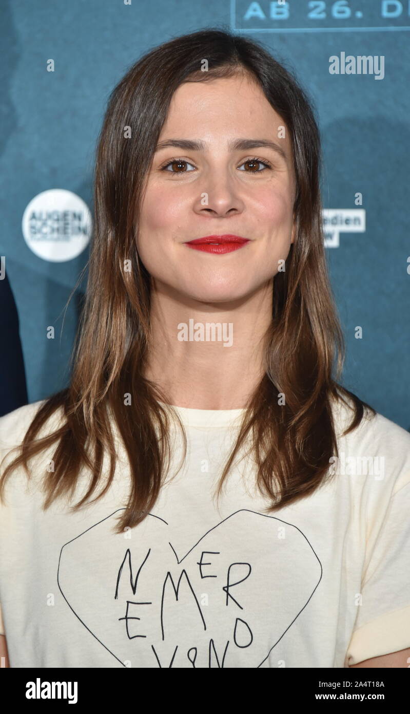 aylin-tezel-film-fotos-und-bildmaterial-in-hoher-aufl-sung-alamy