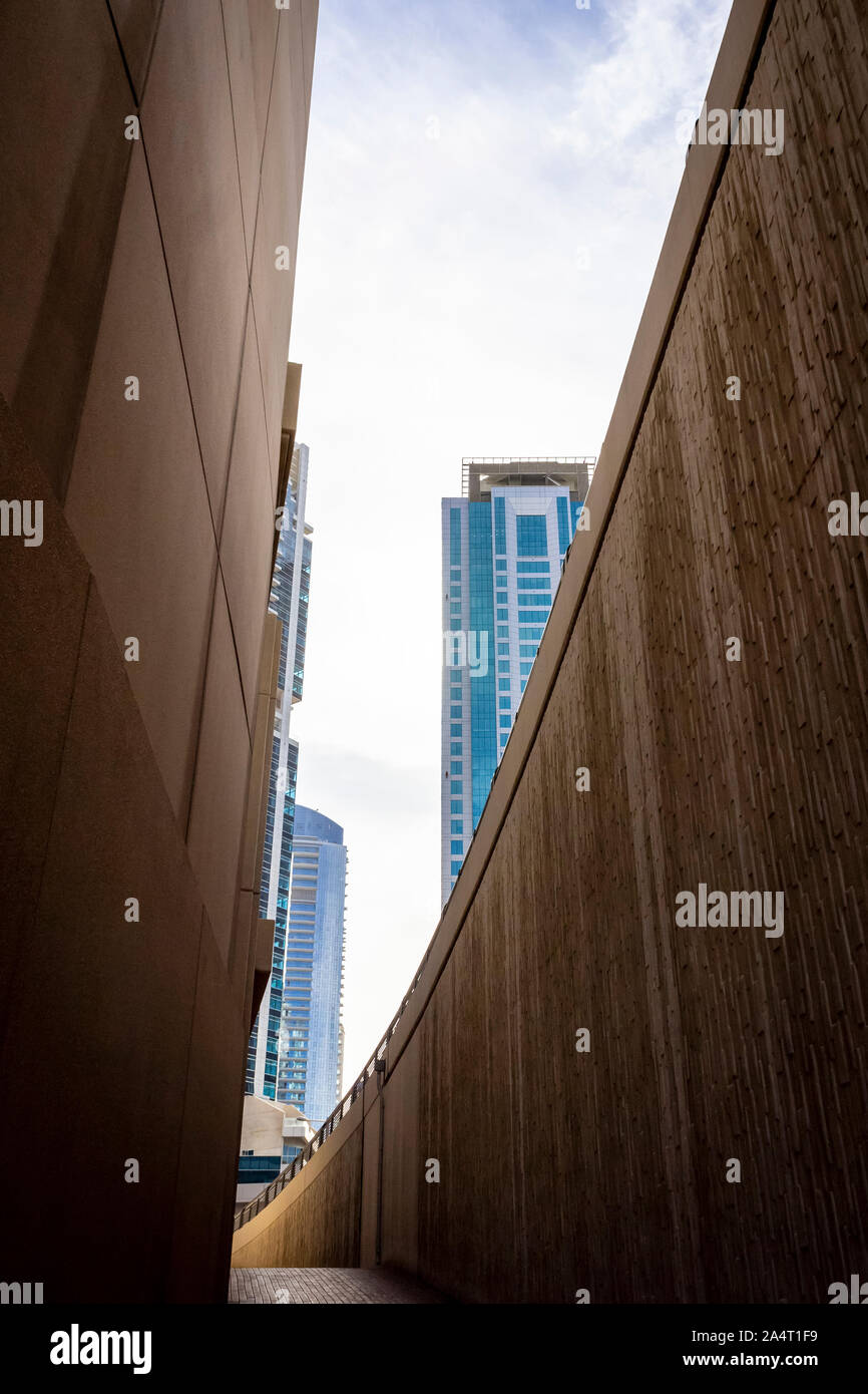 Hohe Häuser des modernen futuristisches Design von Dubai Marina District. Stockfoto