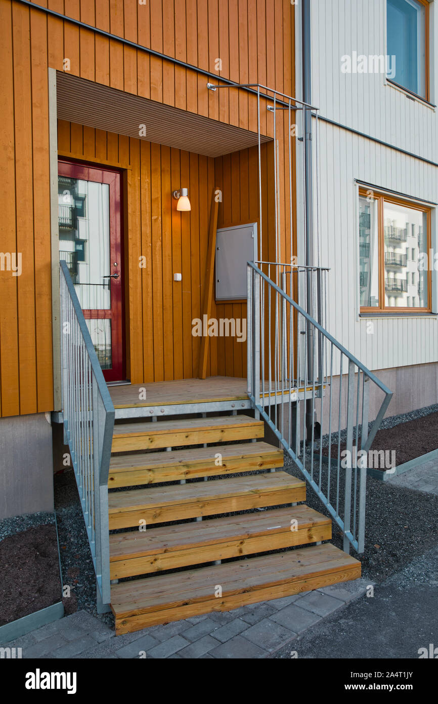 Eingang zu neu erbauten typisch modernen schwedischen Haus, Runby, Upplands Vasby, Stockholm County, Schweden Stockfoto